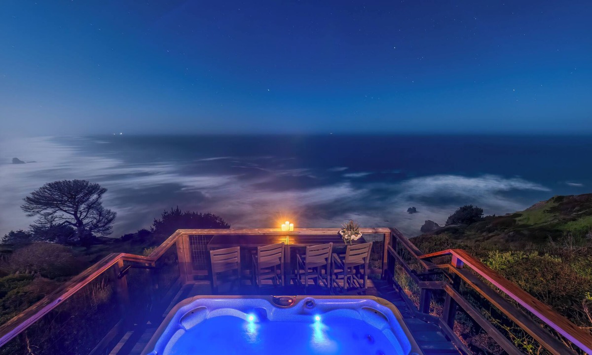Manchester Cottage | Oceanfront/Stunning Views/Hot Tub/Contemporary