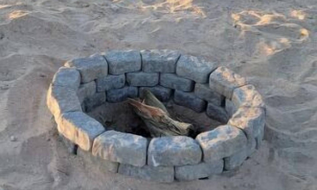 Twentynine Palms House | Outdoors fire pits w/Beautiful Stars & Moon view.