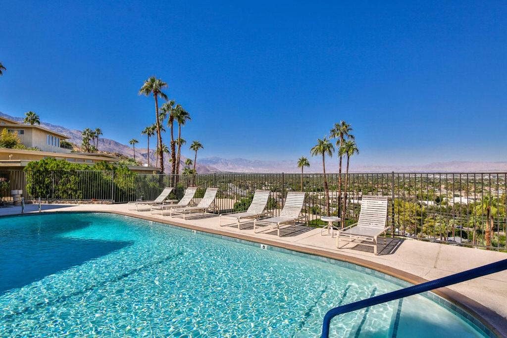 Araby Apartment | Panoramic Southridge Views Condo