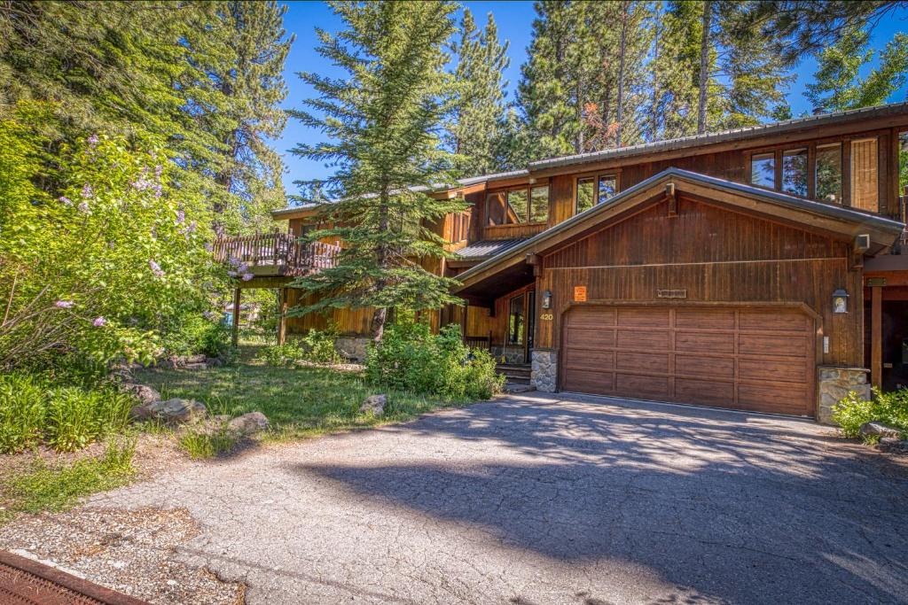 Tahoe Pines House | Park Avenue Tahoe Lodge