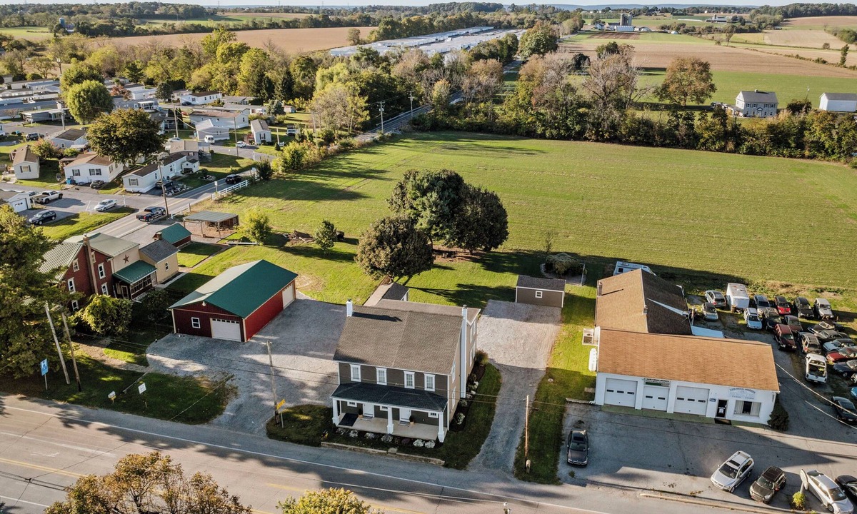 Mount Aetna House | Peaceful 2BR Getaway | Modern Comfort + Fire Pit