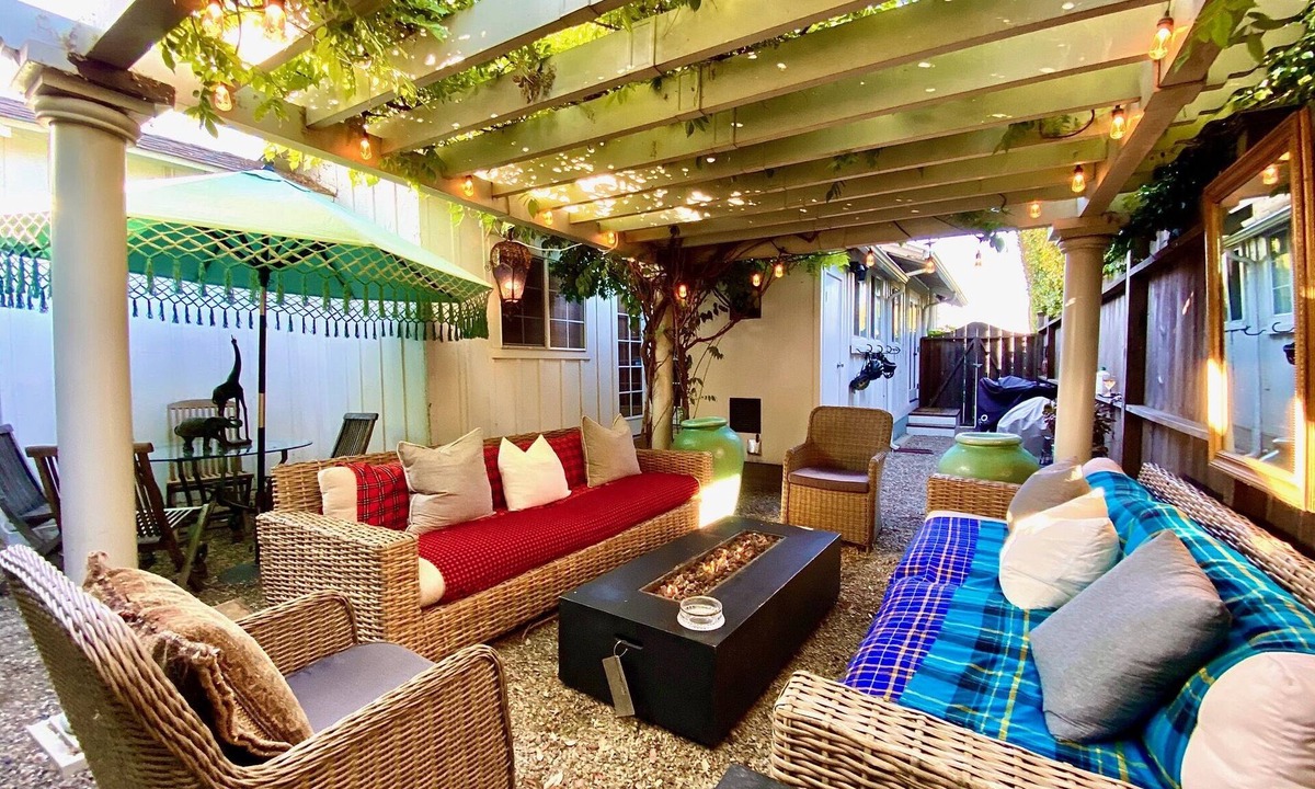 Lower State House | Perfect cozy and comfortable getaway two blocks from Oldtown State Street!