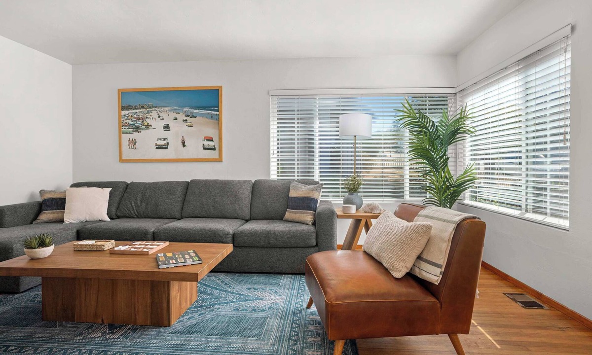 Ocean Beach House | Pet Friendly 2 Bedroom with Hot Tub in Ocean Beach
