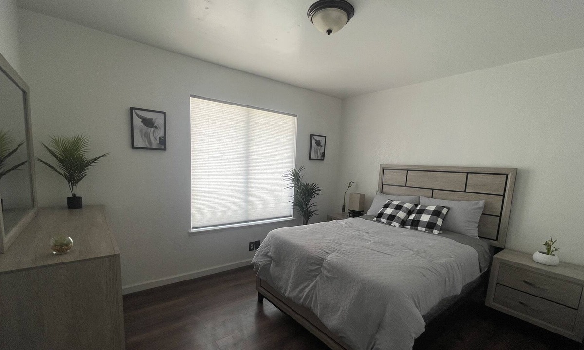 Hesperia House | Pet Friendly Home perfect for traveling Nurses. Located near several Hospitals