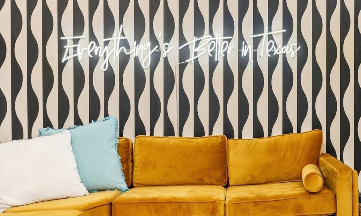 South Lamar House | Pool, Firepit, Mins to DT, SXSW, ACL, Sleeps 6