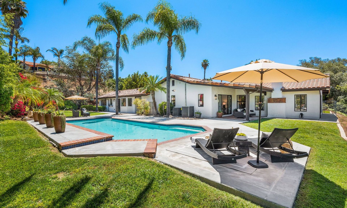 Vista Villa | Pool, pickleball, basketball, arcade game & ping pong- The Vista Hilltop Villa