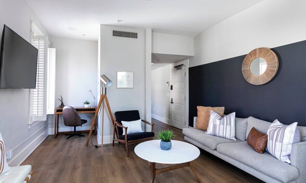 Gaslamp Quarter Hotel | Prime Location 2BR Suite | Sleeps 5 Kitchen + WiFi