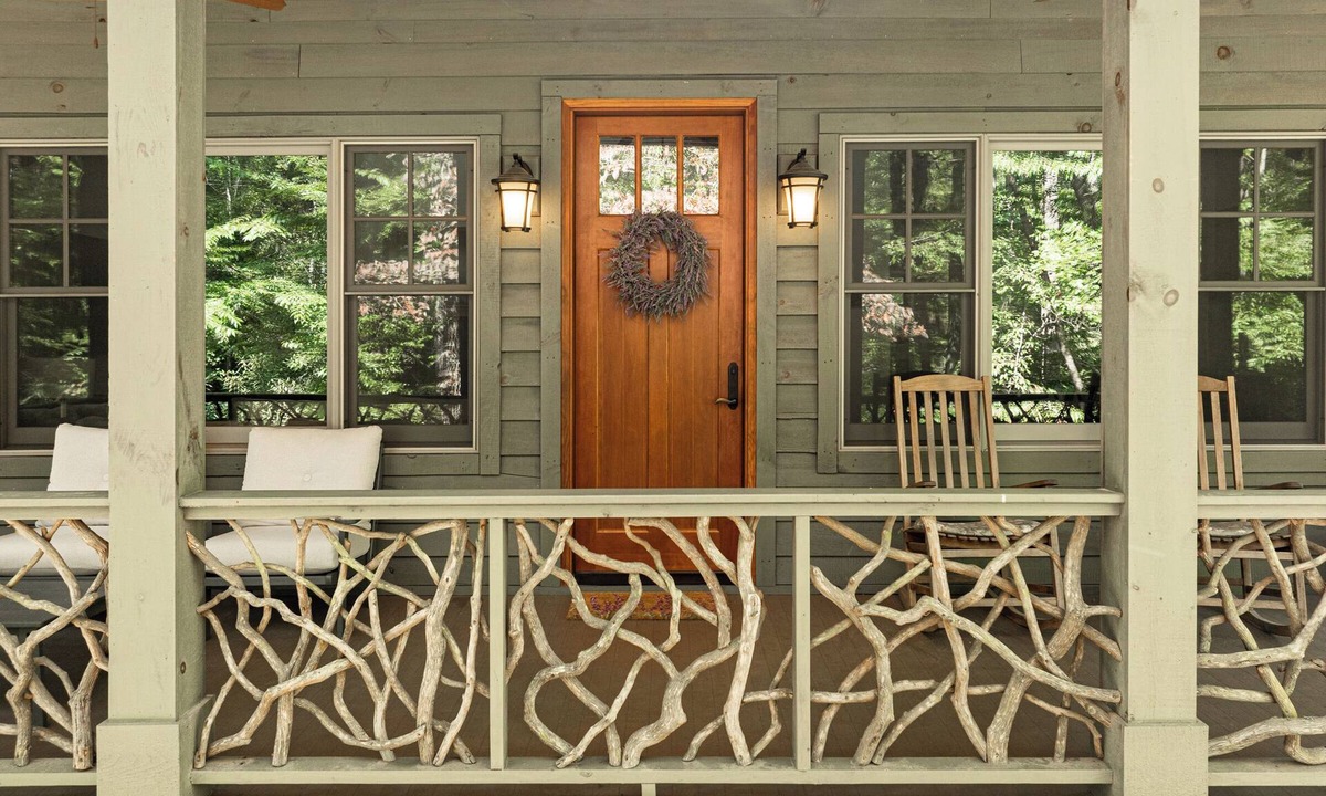 Hendersonville House | Pristine 4-Bd HVL/Flat Rock Retreat w/Stream on 2 Acres