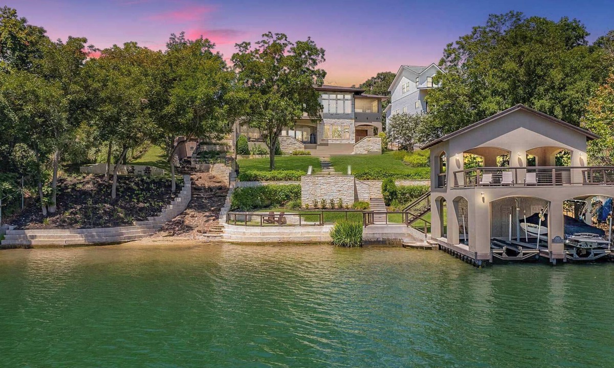 Apache Shores House | Private Beach | Lakefront Retreat Near UT Football