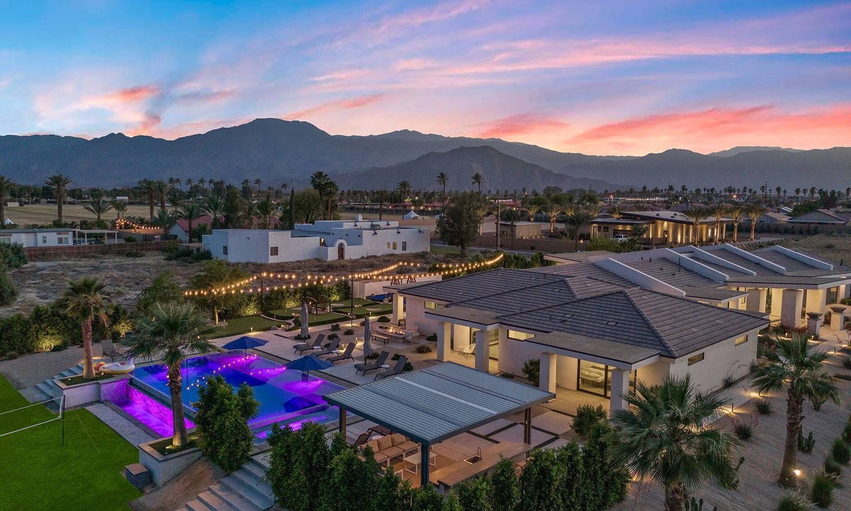 Indio House | Private Oasis: 9 BR, 15 Bed, 45 ft pool, 9-hole Golf, Grass Volleyball, Gameroom