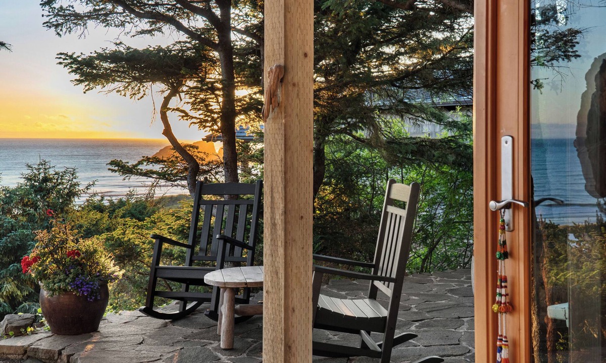 Cannon Beach House | Private Oceanfront Luxury | Haystack Rock Views | Exclusive Chapman Point Retreat