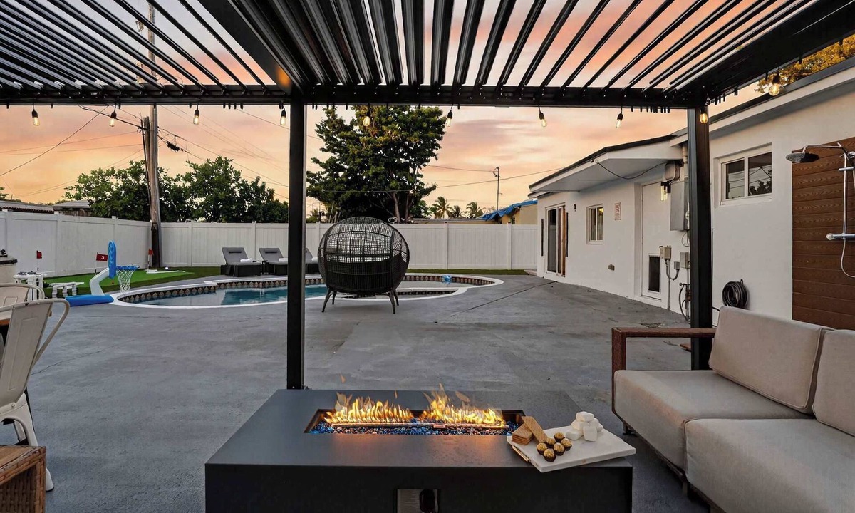 Boulevard Heights House | Private Pool, Giant Chess, Golf, Games by Ventur