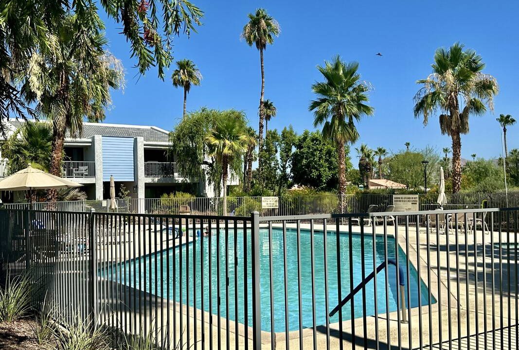 Palm Springs Resort | Private room ∙ 1 guest