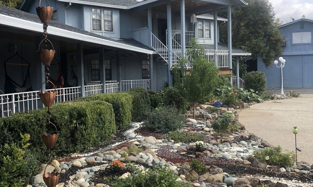 Chico Hotel | Quaint and peaceful Queen Room with private entrance and bathroom.
