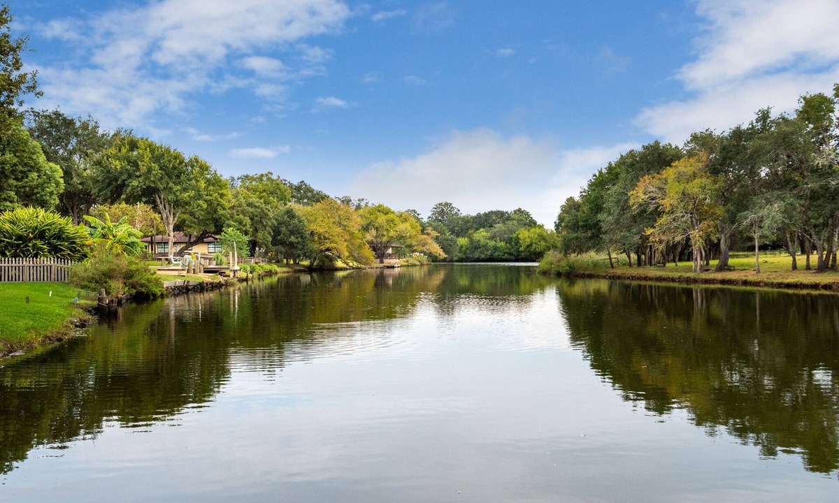 La Marque House | Quiet Country Home with several inside/outside entertainment activities to enjoy