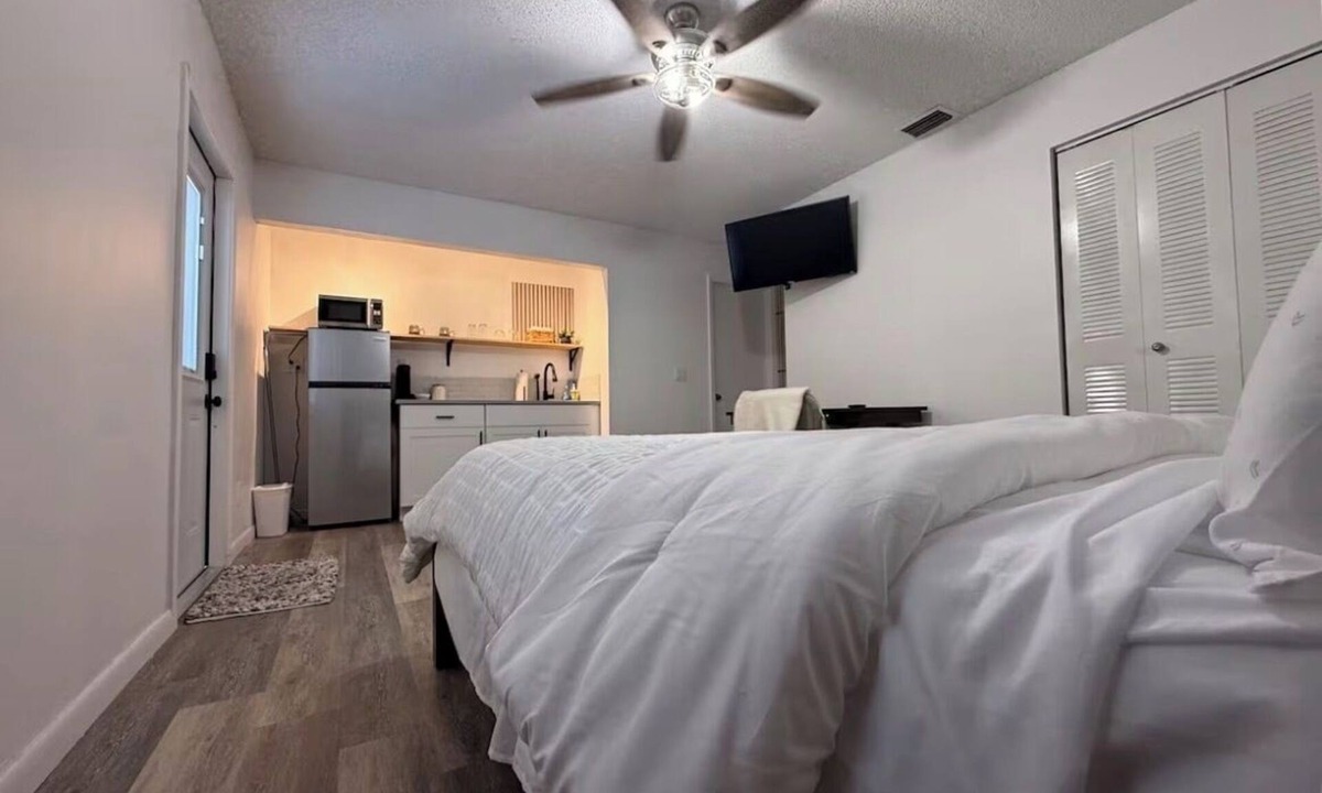 Davie Apartment | Quiet studio w private outdoor area close to major amenities