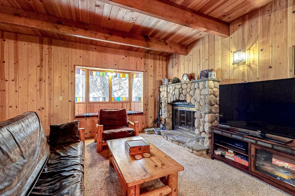 Lake Arrowhead House | Rainbow Cottage