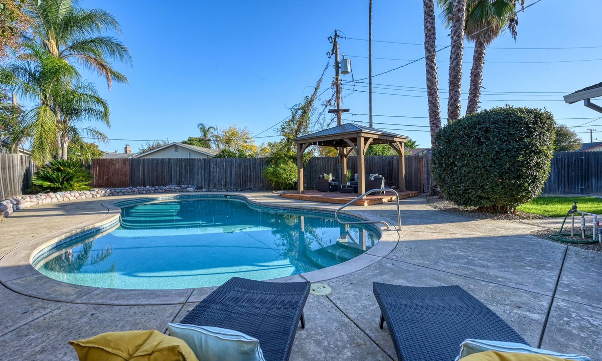 Sacramento House | RanchoHouse with Pool LargeYard Downtown Shopping