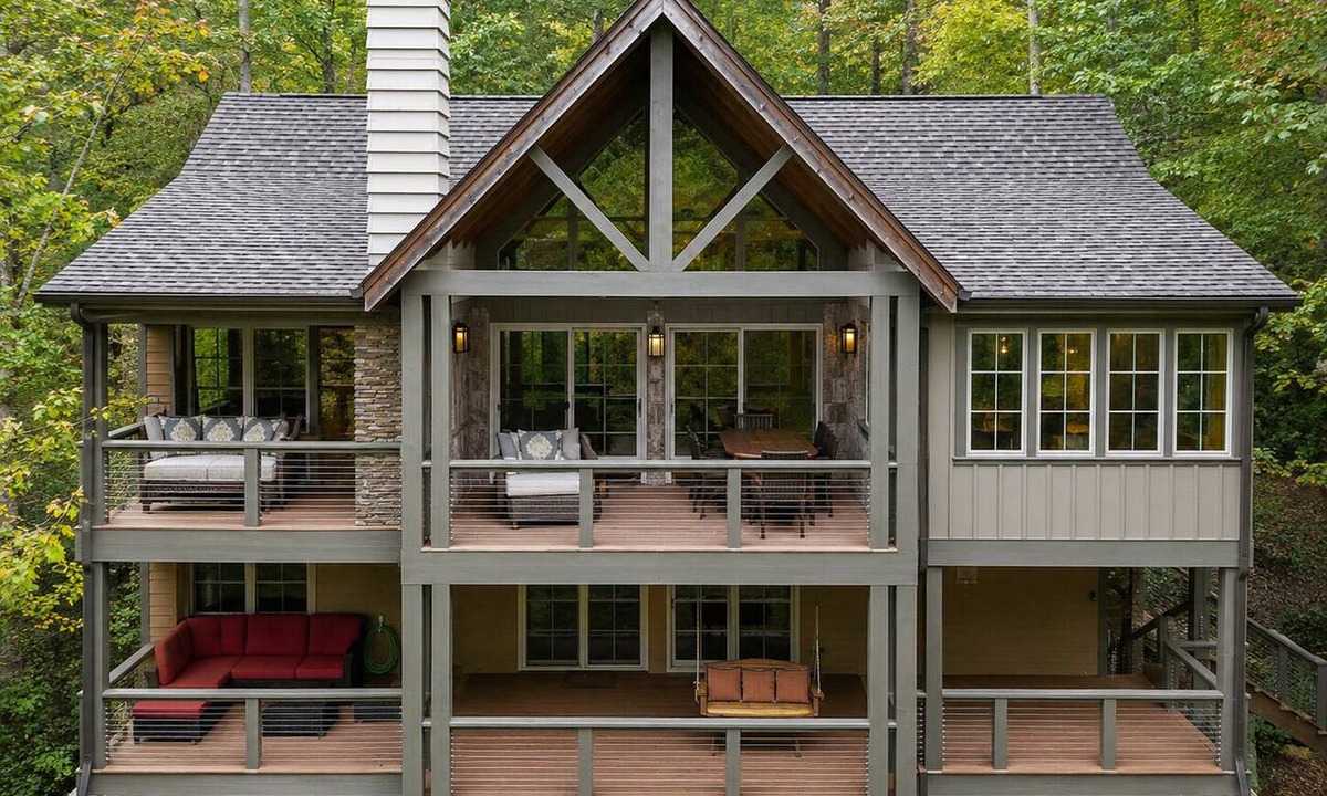 Sapphire House | Red Bud Retreat | Lakefront living, Mountain Luxury, and the best of Sapphire Valley