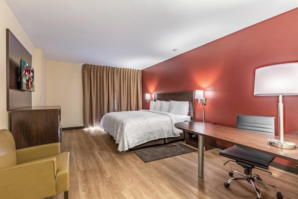 Greater Greenspoint Hotel | Red Roof Inn PLUS & Suites Houston - IAH Airport SW