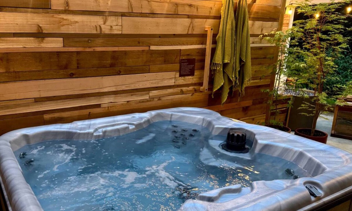 Arcata Apartment | Redwoods, Private Hot Tub, Patio and Apartment, Rain Shower, King Beds - Arcata