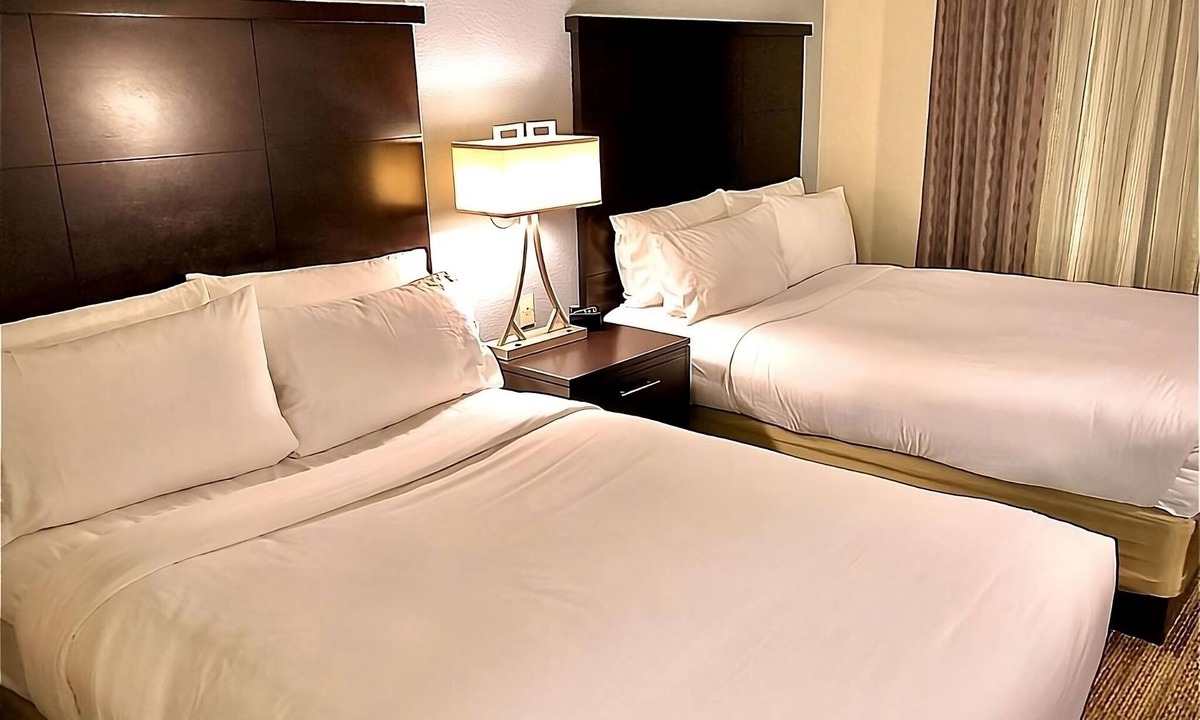 San Bruno Resort | Relax and Recharge! 2 Modern Units, Free Breakfast, Pet-friendly, Pool, Kitchen!