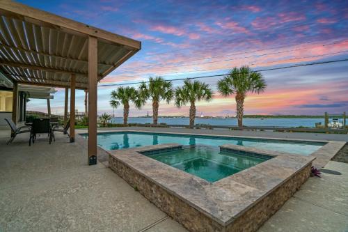 Galveston House | Relax in Style – 5BR Home w Pool Hot Tub Stunning Harbor Views