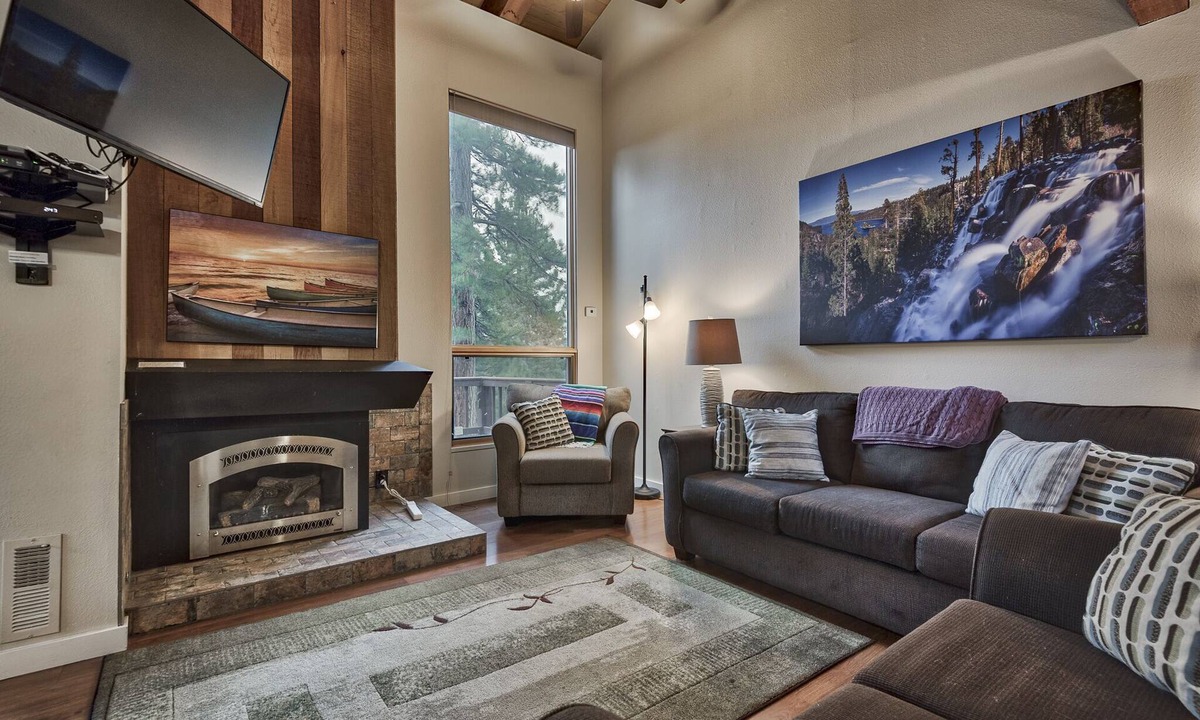 Lake Forest House | Relaxing Tahoe Getaway + Private Beach + Pool + Tennis