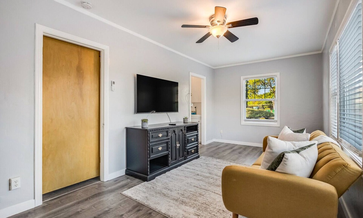Civic Core House | Remodeled 1bd Craftsman Bungalow