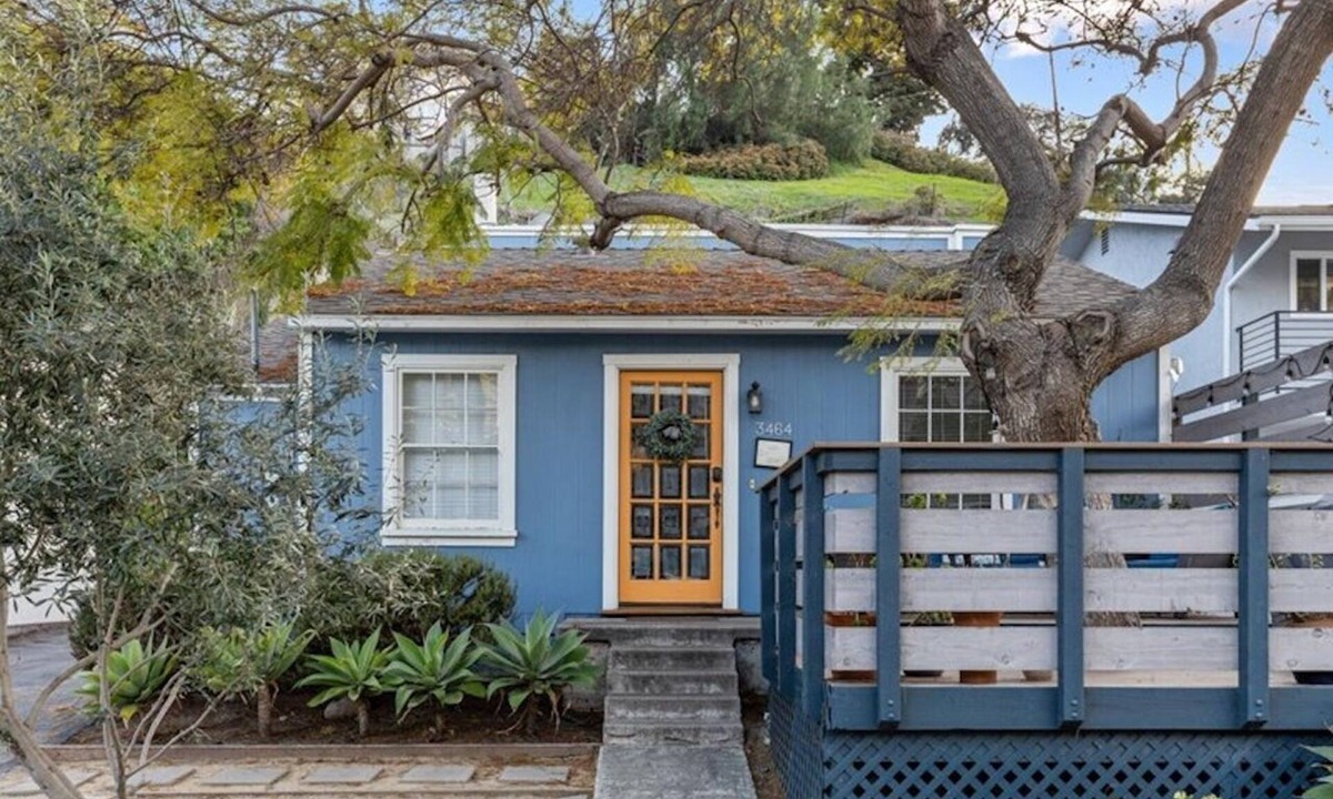 Middletown House | Renovated Blue Cottage 5 mins from Downtown San Diego