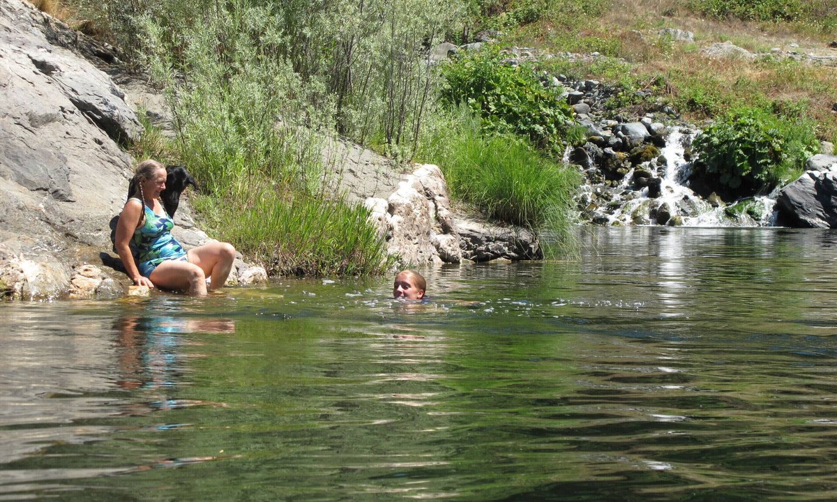 Orleans Cabin | Riverside Cabins in the Klamath Mountains