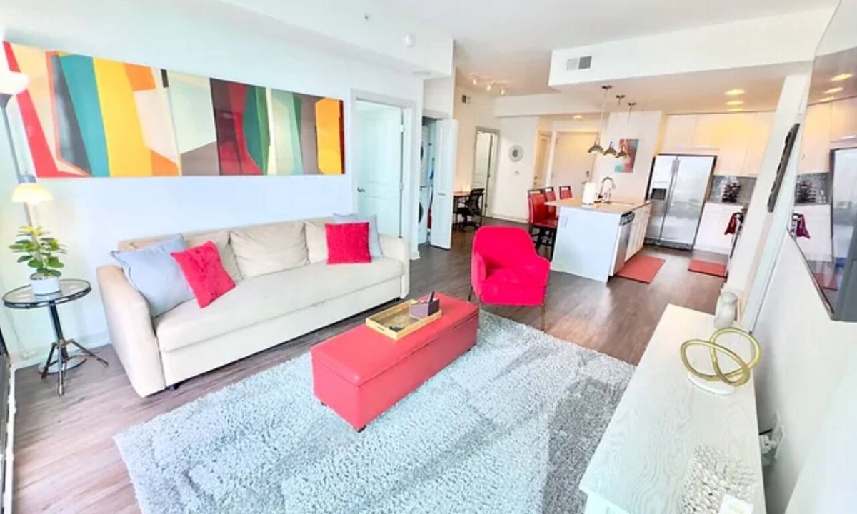 North Buckhead Apartment | Ruby Getaway | Highrise | Pool | Workout | Modern Comfort