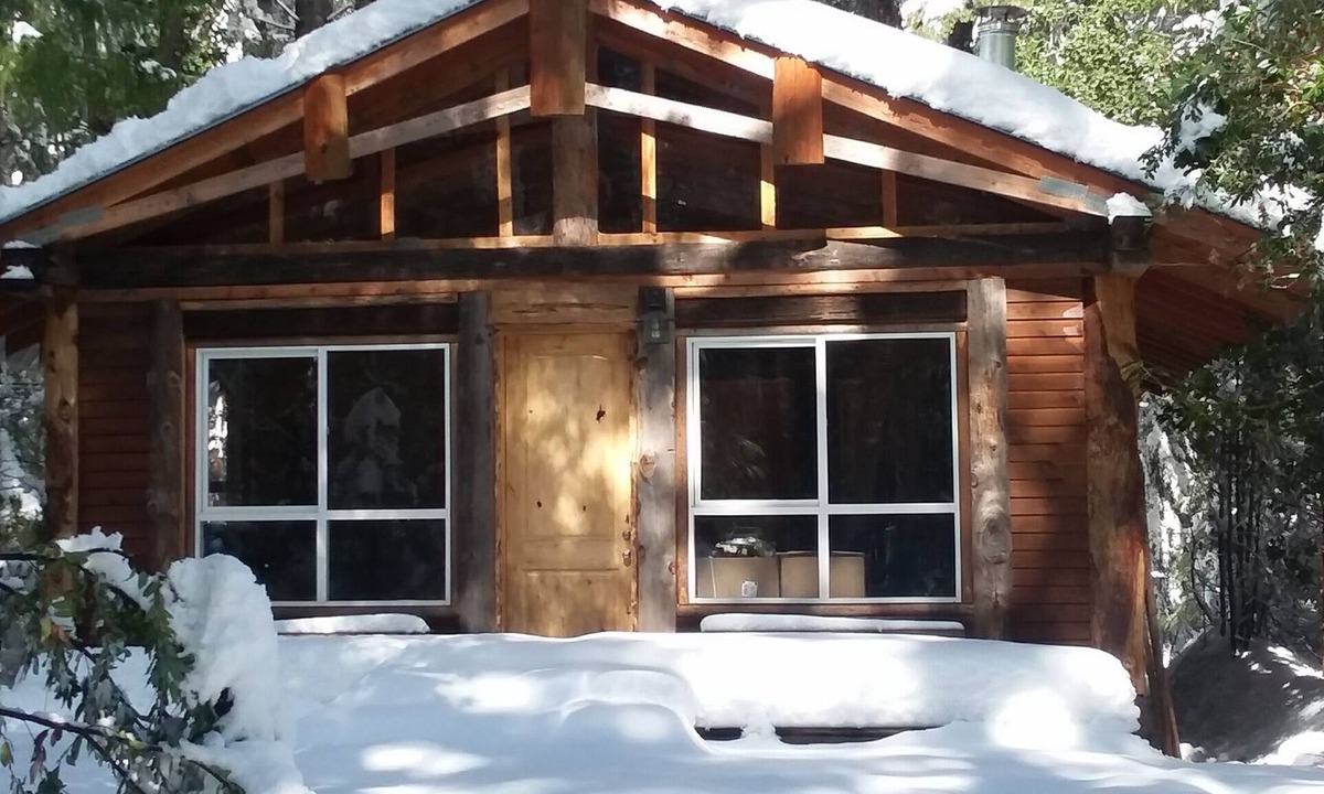 Nevada City Cabin | Rustic mountain retreat - escape to a hand-built cabin in the woods