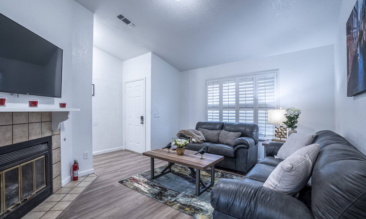 Southwestern Sacramento House | ☀️SACTO SUNNY HOUSE ☀️
