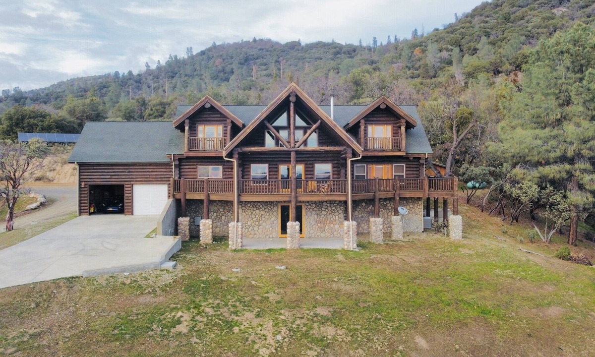 Mariposa House | Sahari Lodge- Eco Luxury Estate on 62ac, Gorgeous Pool&Spa, MTN Views, Yosemite
