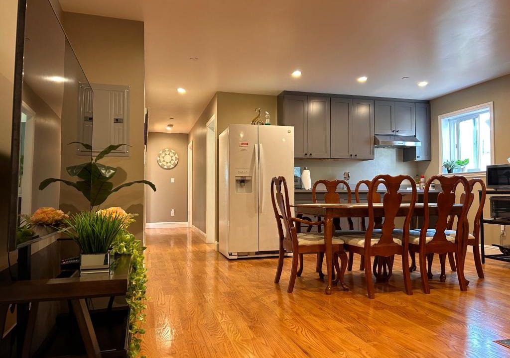 Daly City Apartment | San Francisco 3BR3BA w free parking near airport