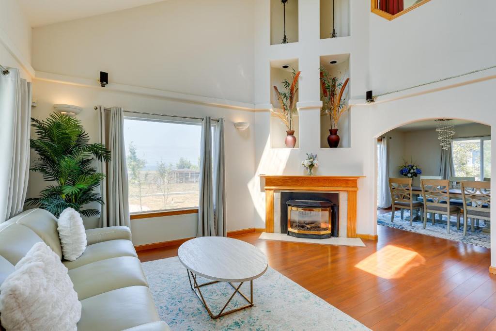 Eureka House | Seaside Eureka Vacation Rental w/Bay Views!