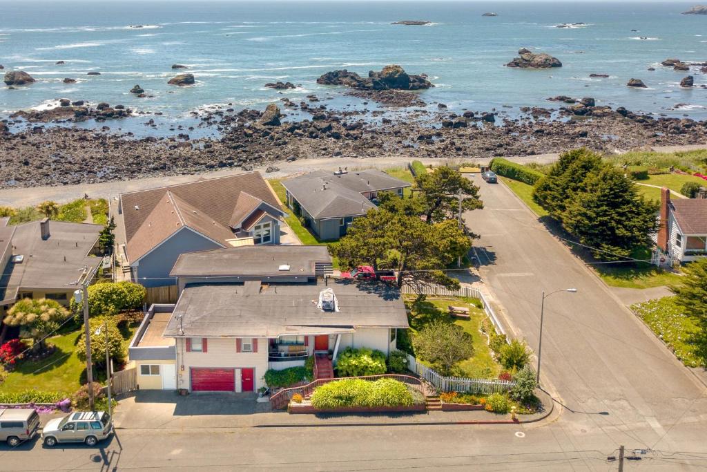 Crescent City House | Seaside Family Retreat