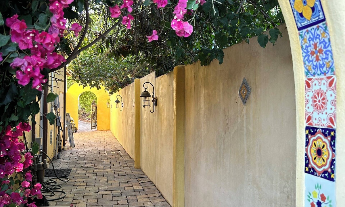 Farm Hills Cottage | Secluded freestanding house in the delightful grape garden, private spa and pool