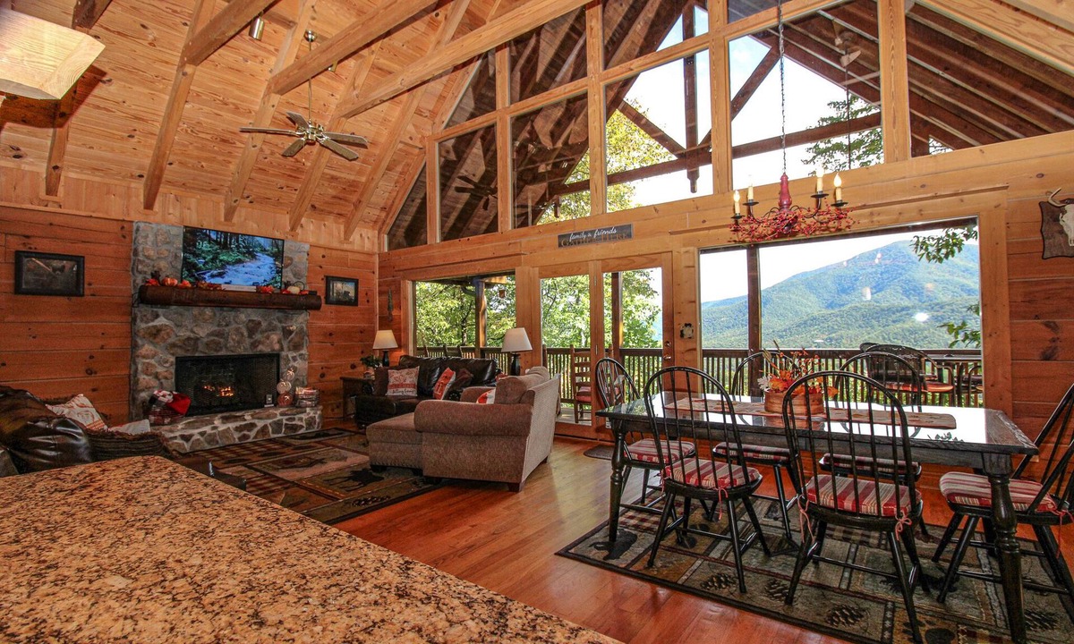 Wears Valley Cabin | Secluded Mountain Cabin, Amazing Views, Hot Tub,2 Miles to the GSM National Park
