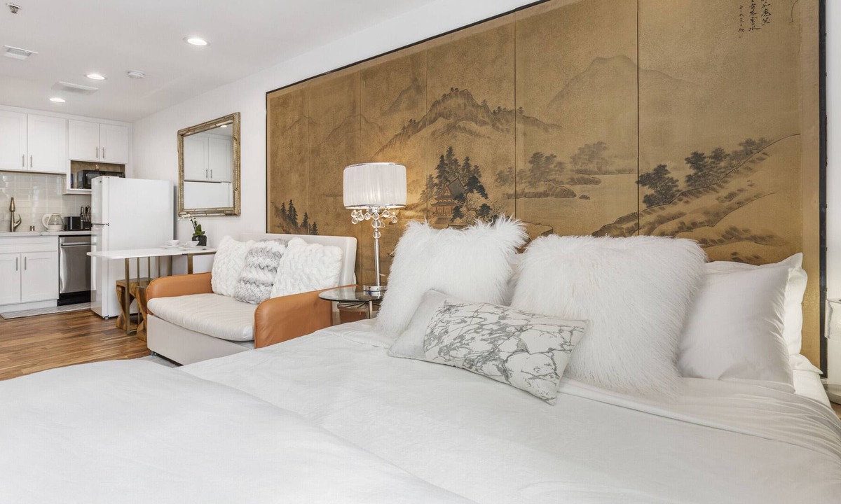 Inner Richmond House | SF Nest Studio by UCSF/GGP/Japantown Walking to everything
