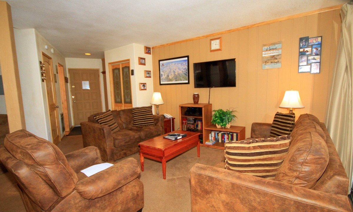 Mammoth Lakes Condo | Sierra Park Villas #29