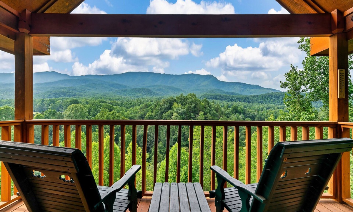 Pittman Center Cabin | Sleeps 16 Panoramic Mountain Views Hot Tub Game Room Near Gatlinburg