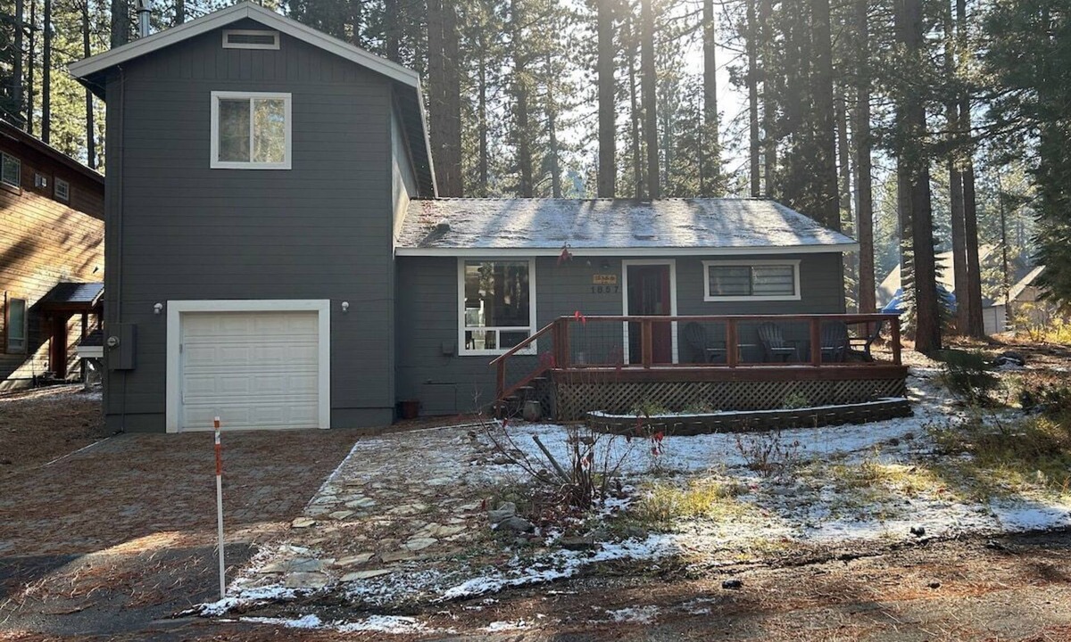 Tahoe Paradise House | Sleeps 9 - 15 min to Sierra at Tahoe COH0957
