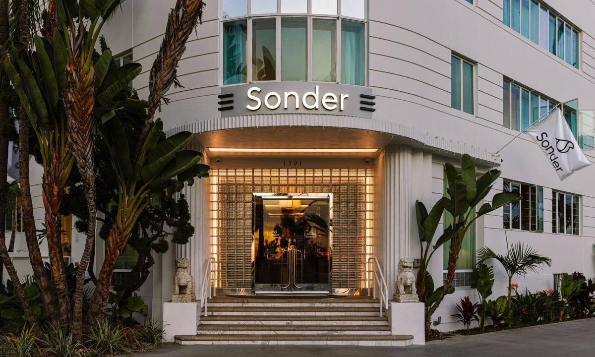 Downtown Apartment | Sonder The Beacon | Queen Room