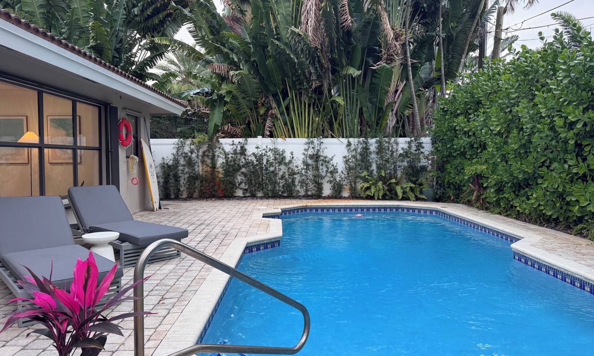 Oakland Park Villa | ★ Sophisticated 3BR Palm Villa with Private Heated Pool