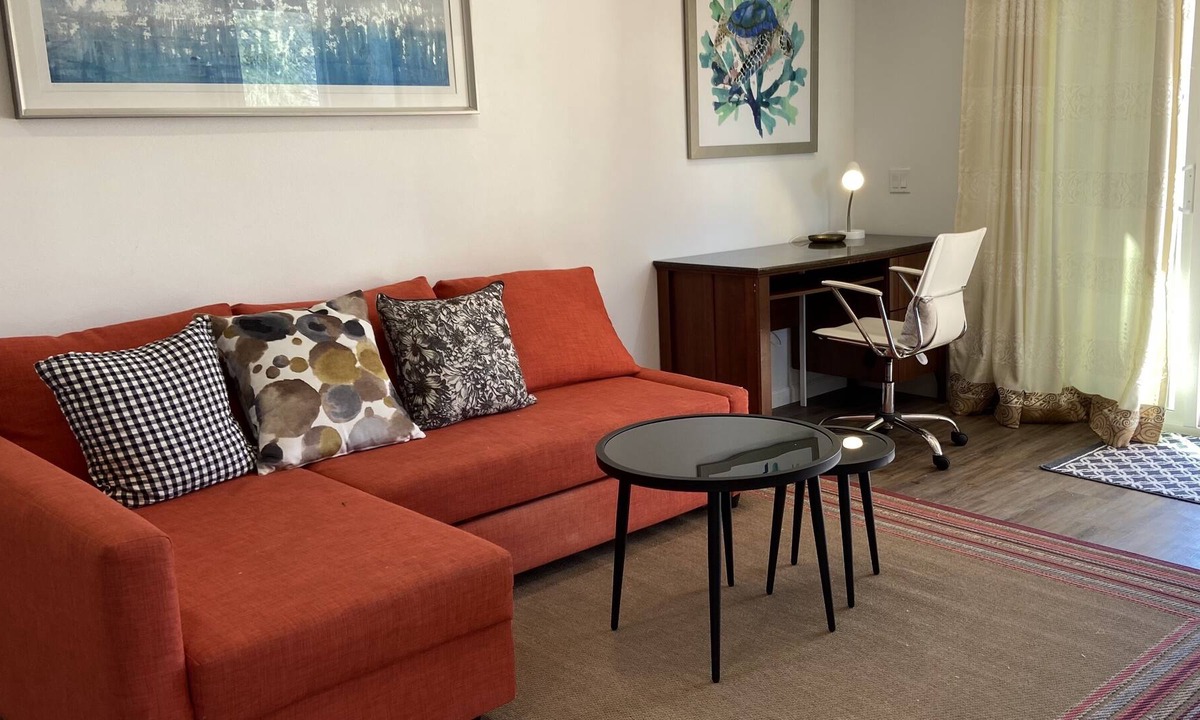 Edgewood Park House | Spacious Bright Renovated 2 Bedroom 2 Bath Central