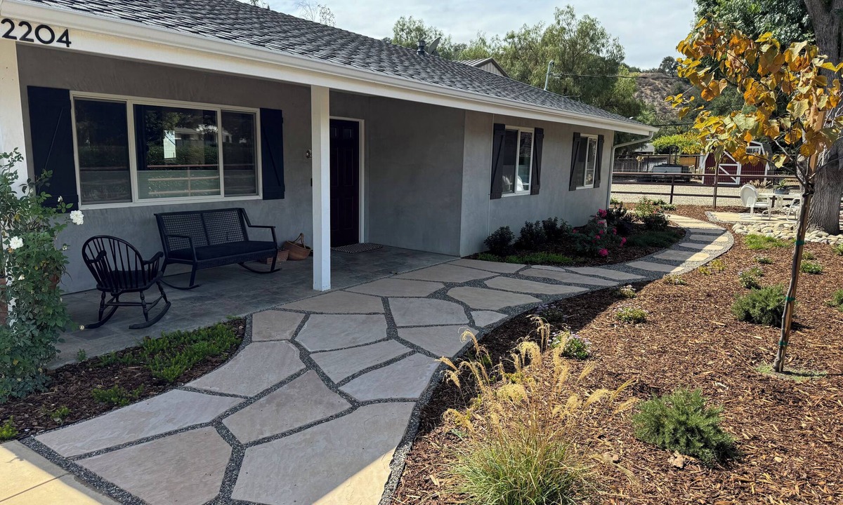 Solvang House | Spacious contemporary house in the heart of Los Olivos