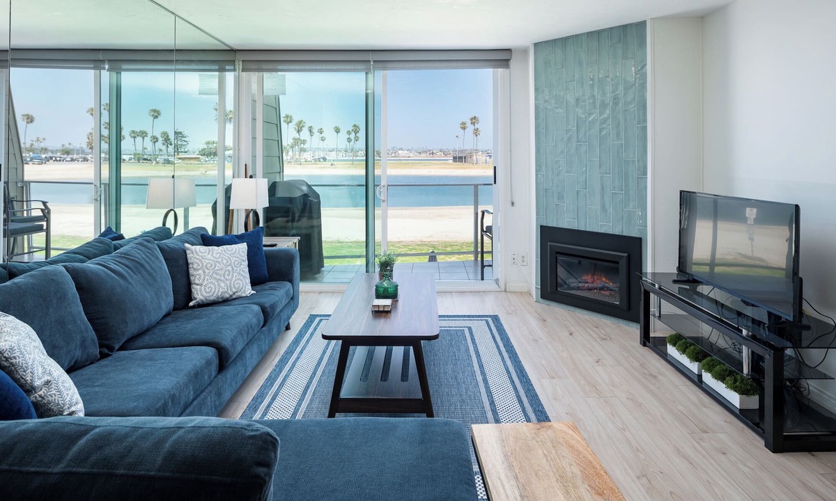 Mission Beach Condo | Spacious, parking, 10 restaurants close by, on the sand, views. Reduced price.