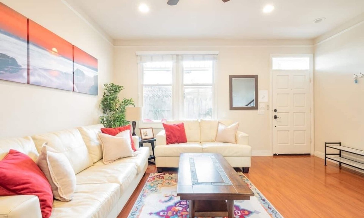 Crown Point House | SPECIAL! Luxury Family Townhome3 Walk to Beach AC BBQ Garage Crib